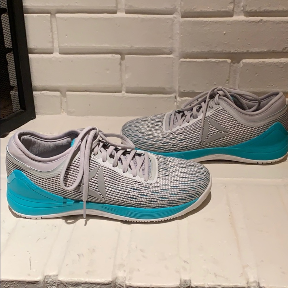 Reebok CrossFit sz 7.5 w teal detailing.